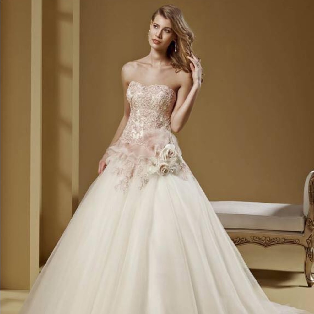 Southern Belle Ball Gown with a built in hoop 👰